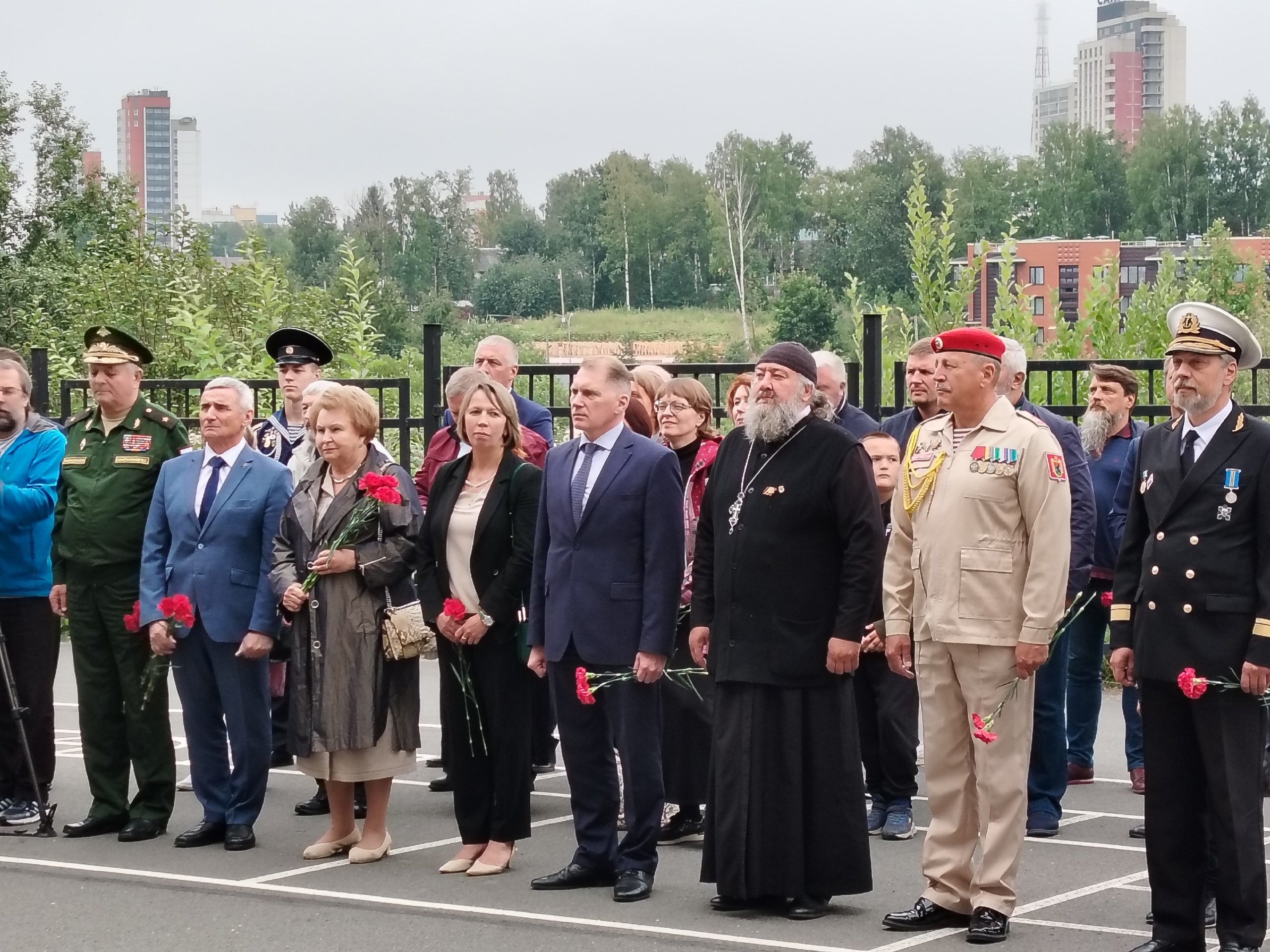 В Петрозаводске открыли памятник великому флотоводцу