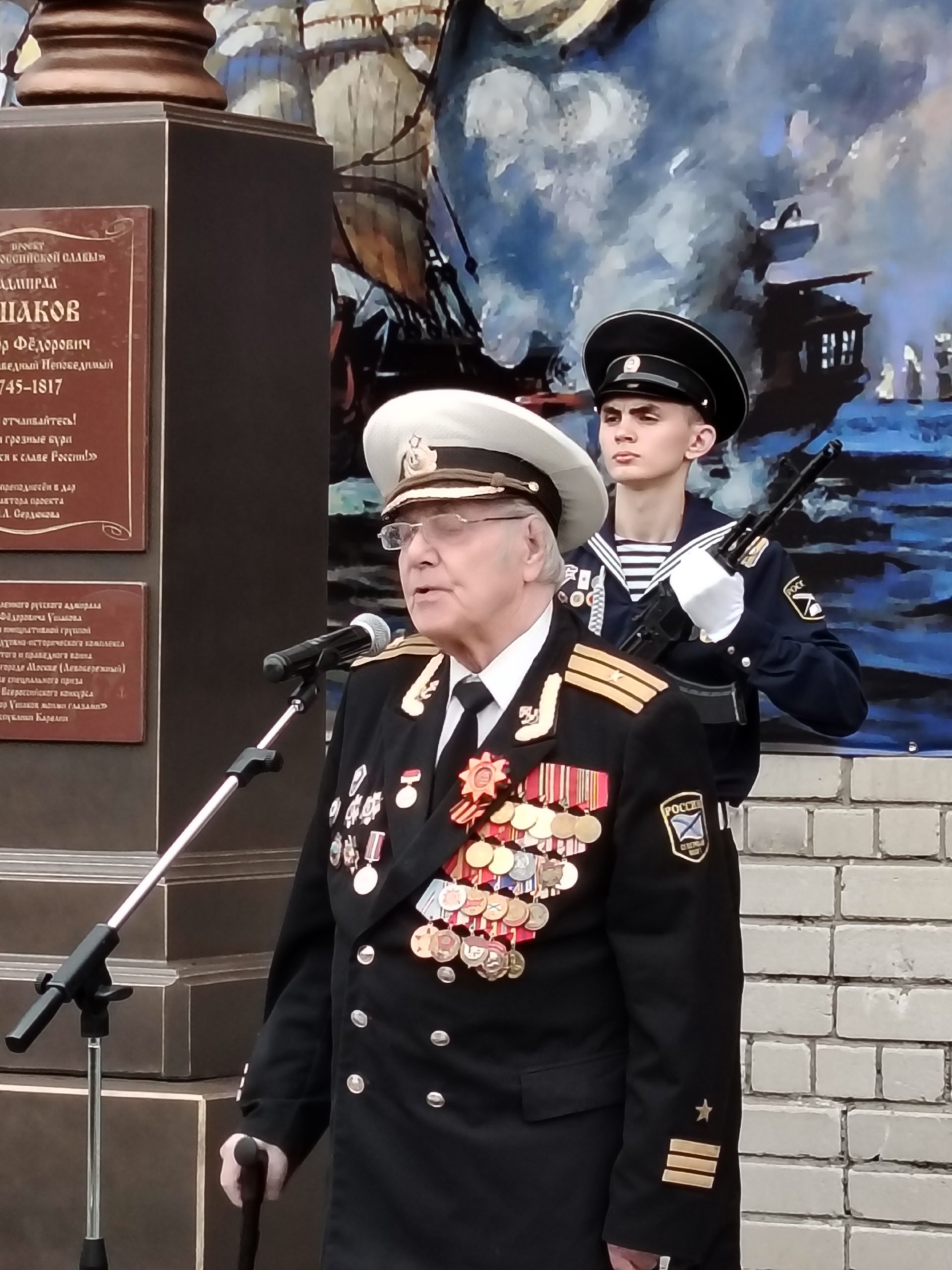 В Петрозаводске открыли памятник великому флотоводцу