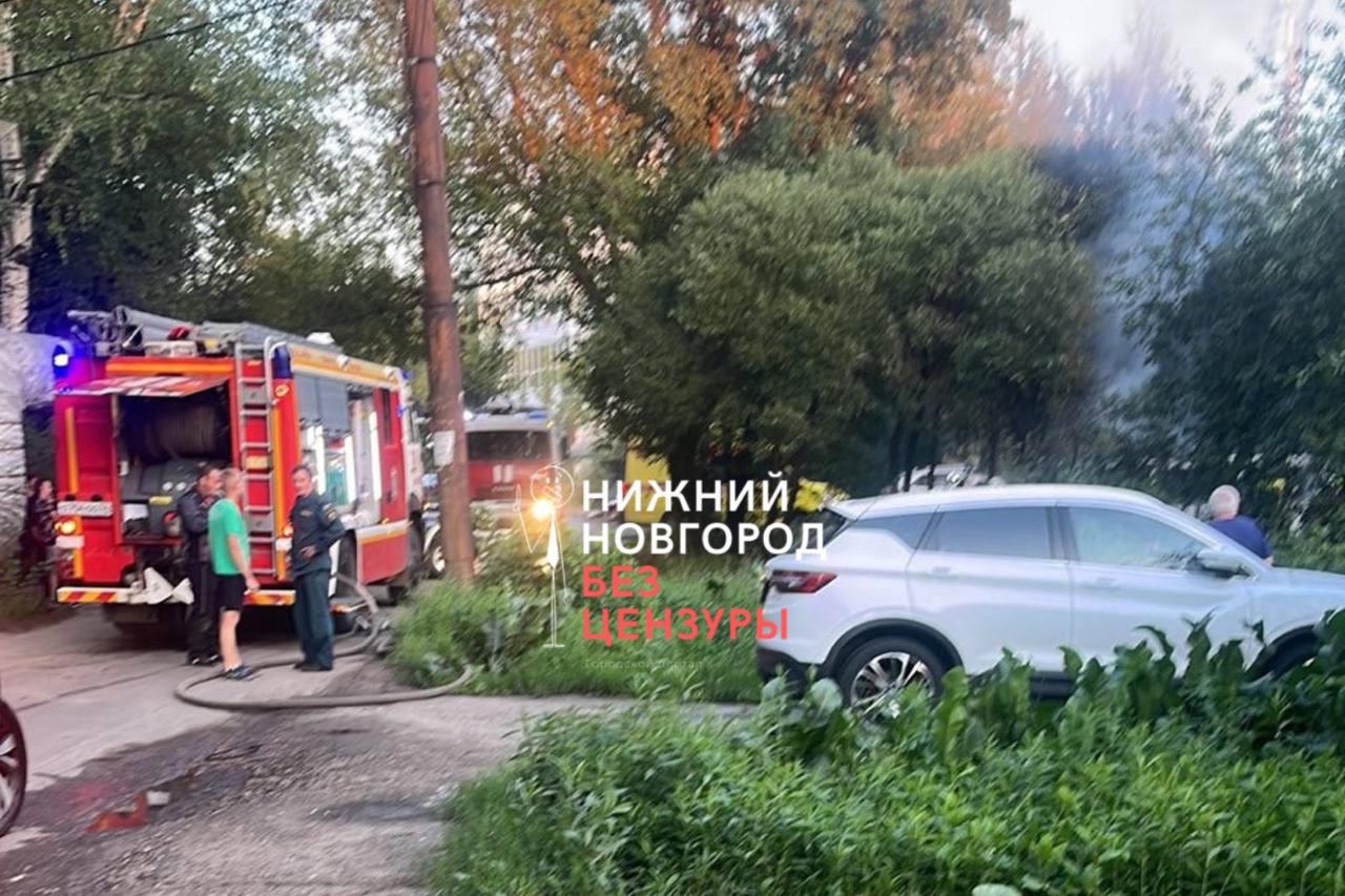 Мужчина бросил зажигательную смесь в машину соседа в Нижнем Новгороде