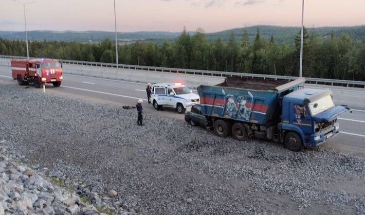 Три человека погибли в аварии с самосвалом возле Мурманска