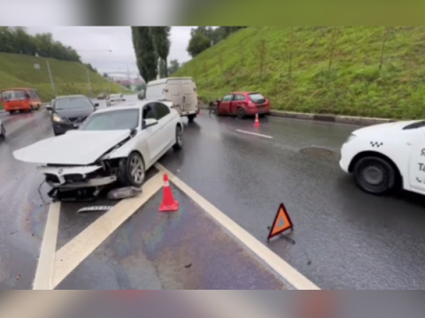 19-летний водитель BMW спровоцировал ДТП на Похвалинском съезде