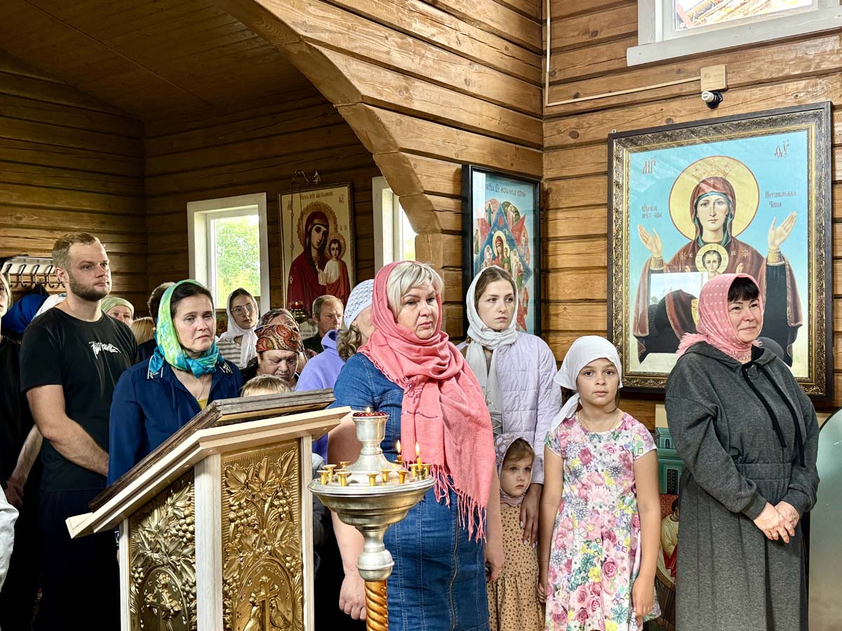 В Вознесенском храме-часовне села Большое Терюшево состоялась Божественная литургия