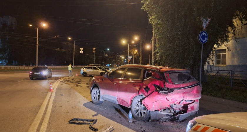 Главные новости за 19 августа, Йошкар-Ола: четверо детей пострадали в аварии, выловлены трупы из рек, и другие