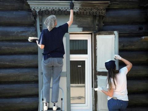 В рамках &quot;Фасадника&quot; в Иркутске обновили внешний вид семи деревянных зданий