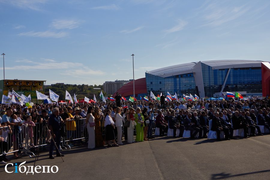 Главный праздник Кузбасса: в Кемерове День Шахтёра отмечали как на земле, так и в небе