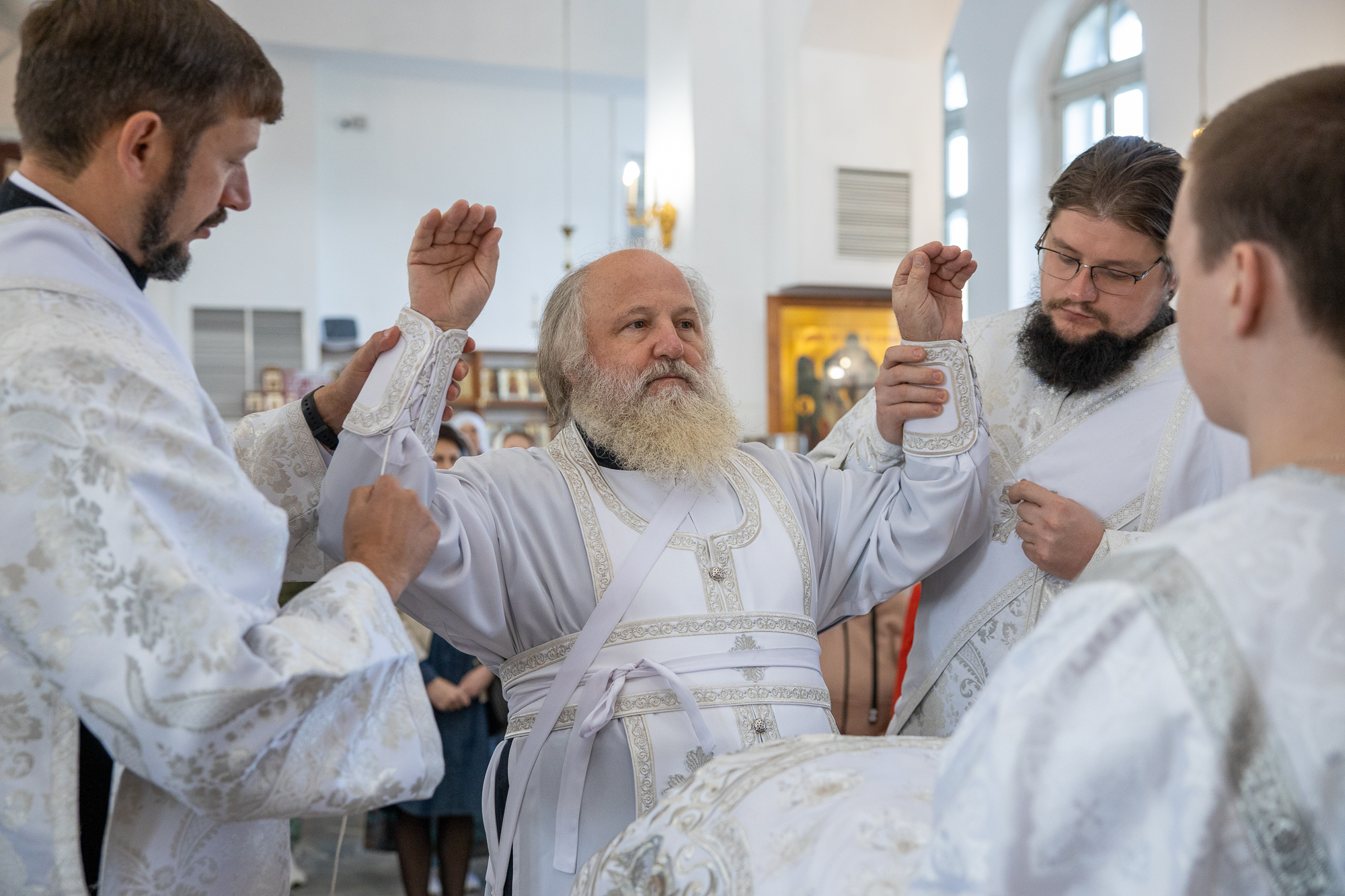 В Неделю 9-ю по Пятидесятнице митрополит Павел совершил Литургию в кафедральном соборе в честь свт. Алексия Московского г. Нягани