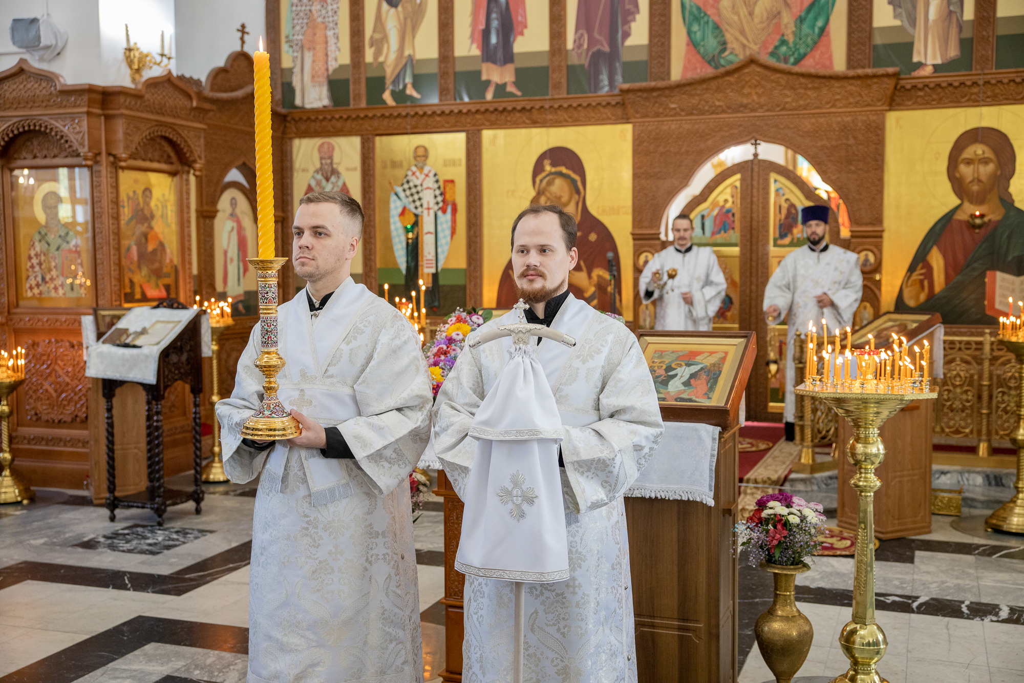 В Неделю 9-ю по Пятидесятнице митрополит Павел совершил Литургию в кафедральном соборе в честь свт. Алексия Московского г. Нягани