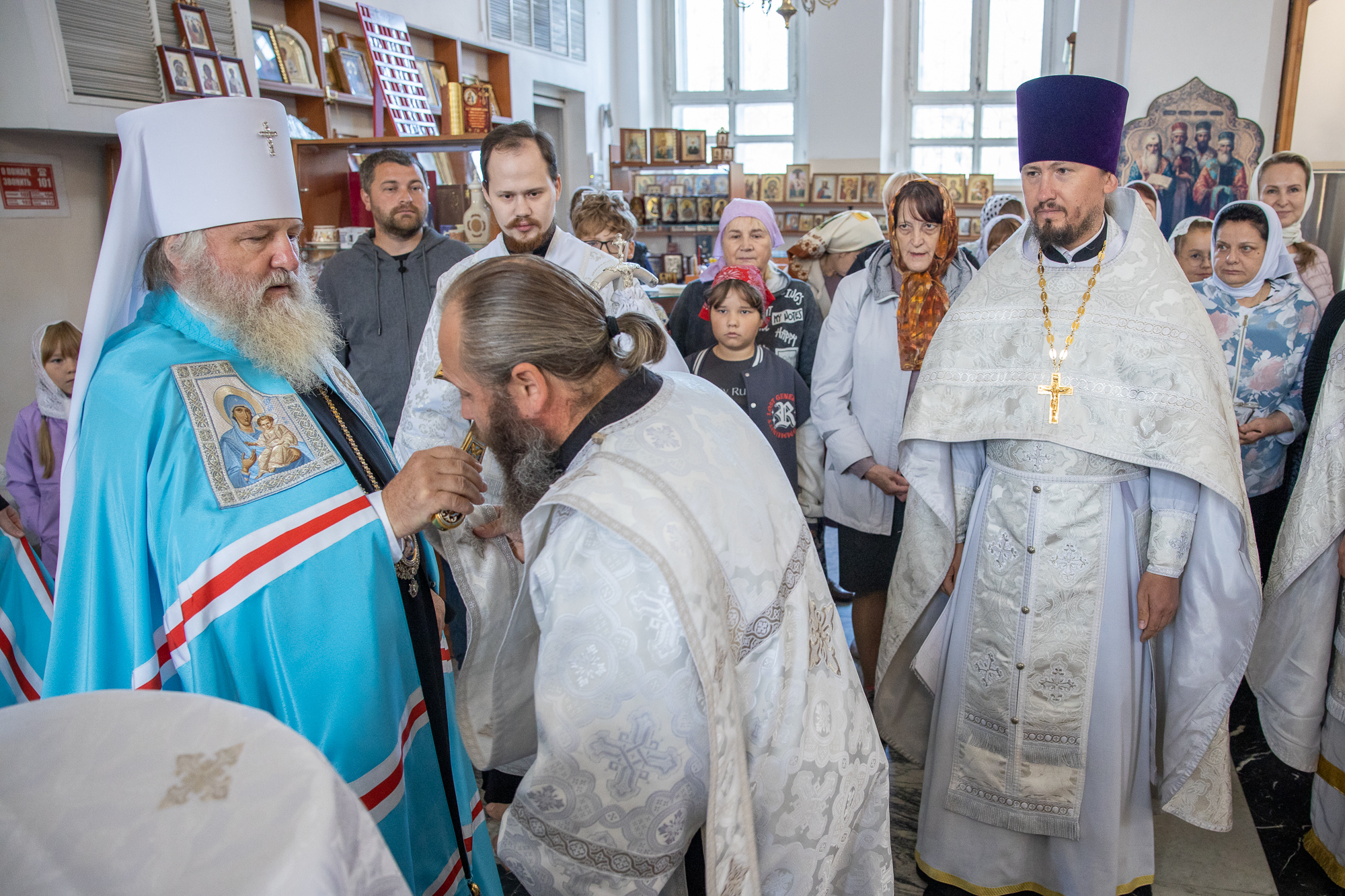 В Неделю 9-ю по Пятидесятнице митрополит Павел совершил Литургию в кафедральном соборе в честь свт. Алексия Московского г. Нягани