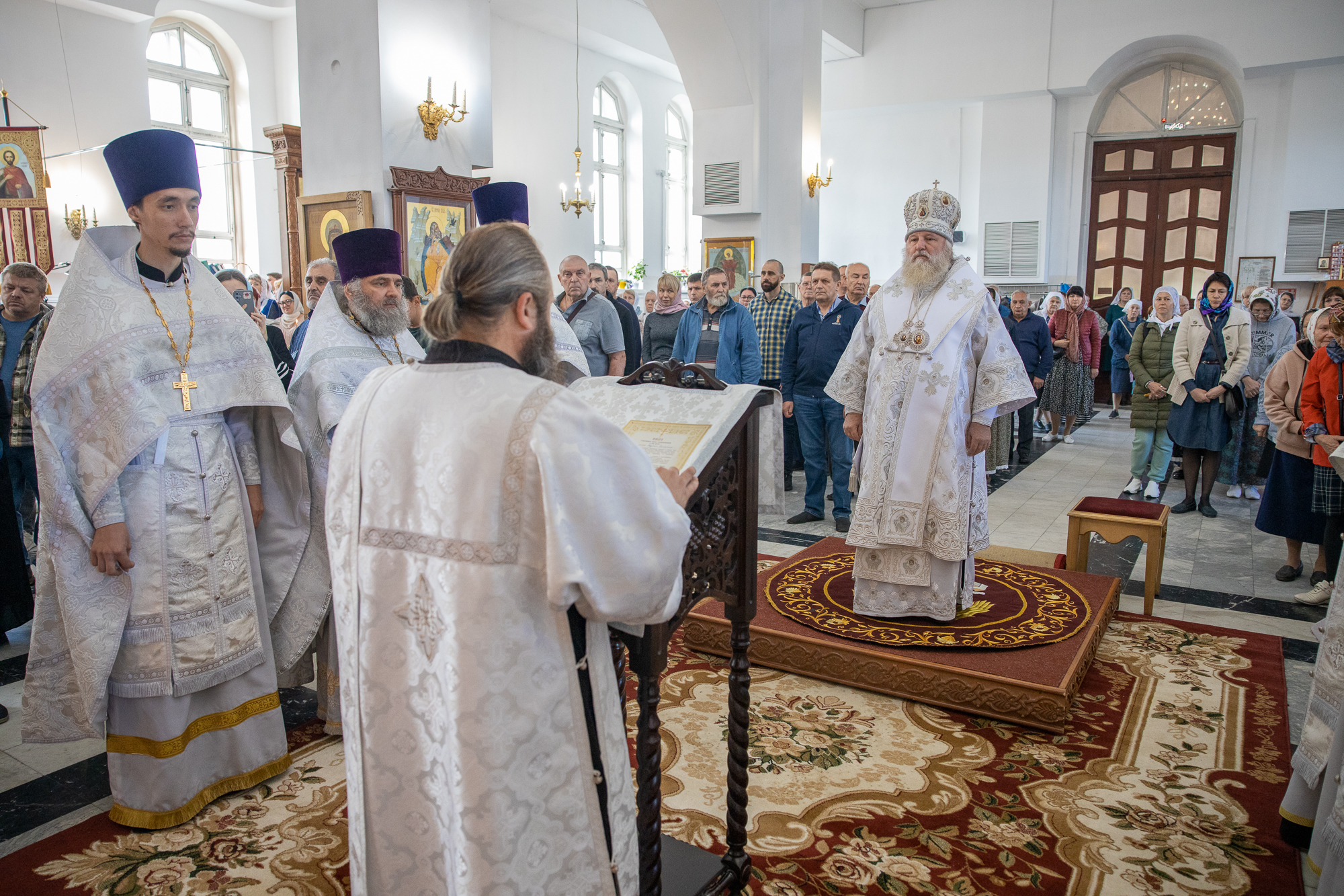 В Неделю 9-ю по Пятидесятнице митрополит Павел совершил Литургию в кафедральном соборе в честь свт. Алексия Московского г. Нягани