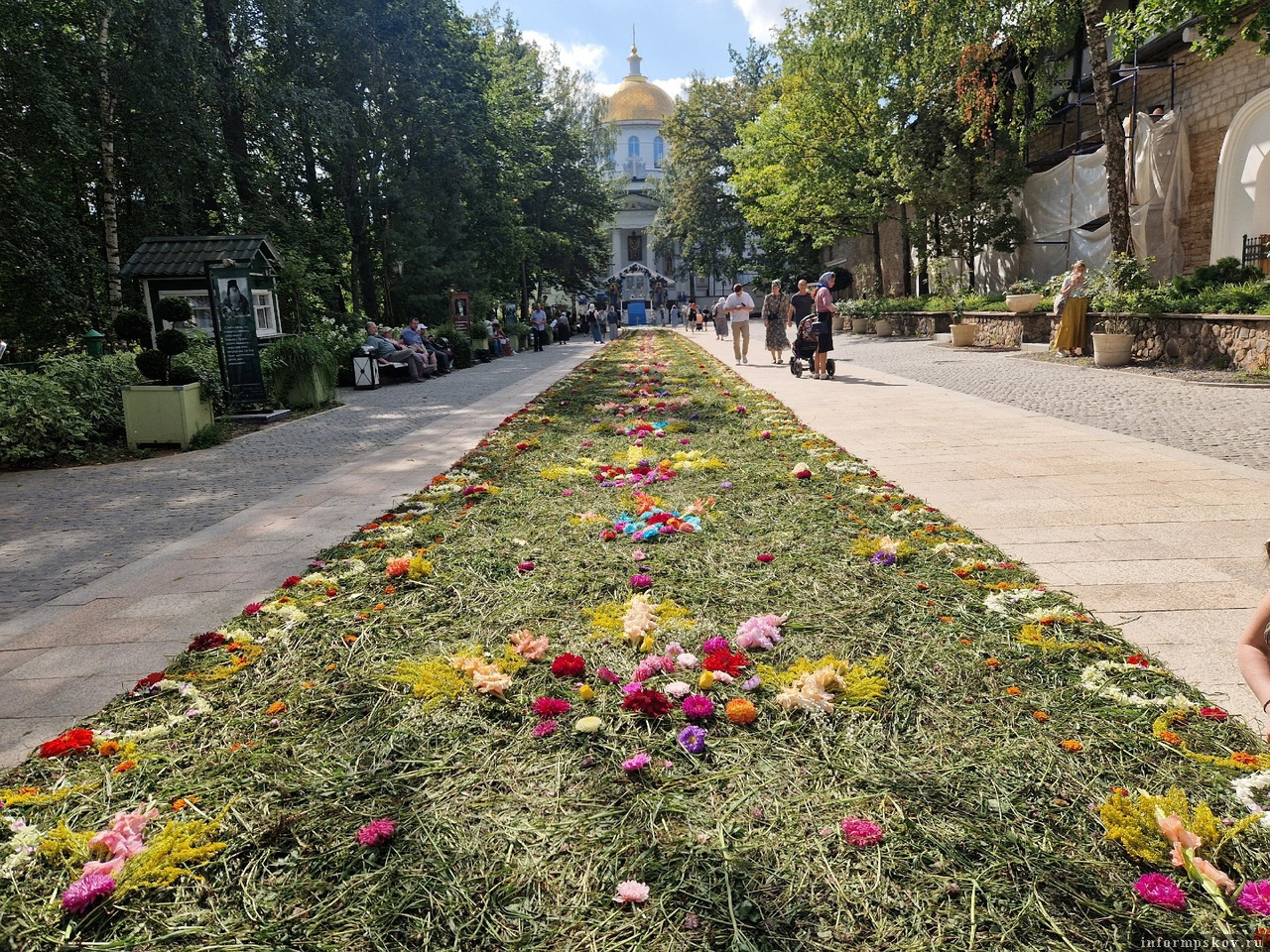 Праздничные богослужения в честь Успения Пресвятой Богородицы пройдут в Псково-Печерском монастыре