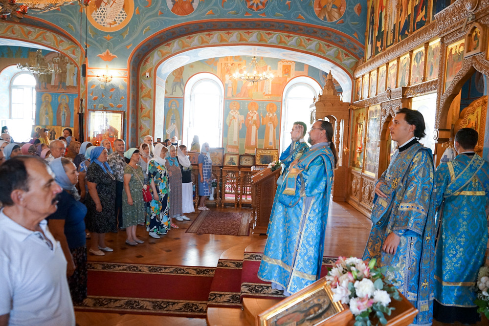 В праздник Успение Пресвятой Богородицы митрополит Герман совершил литургию в Свято-Троицком женском монастыре