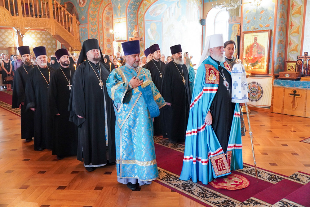 В праздник Успение Пресвятой Богородицы митрополит Герман совершил литургию в Свято-Троицком женском монастыре