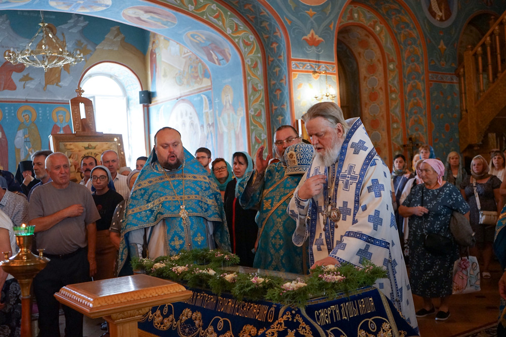 В праздник Успение Пресвятой Богородицы митрополит Герман совершил литургию в Свято-Троицком женском монастыре