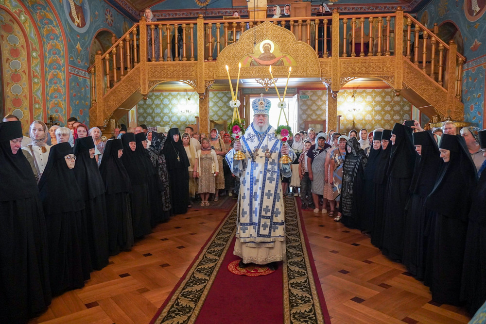 В праздник Успение Пресвятой Богородицы митрополит Герман совершил литургию в Свято-Троицком женском монастыре