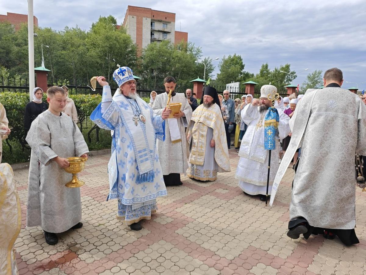 В праздник Нерукотворного Образа Спасителя архипастыри Забайкальской митрополии совершили Литургию в Спасском соборном храме в Краснокаменске