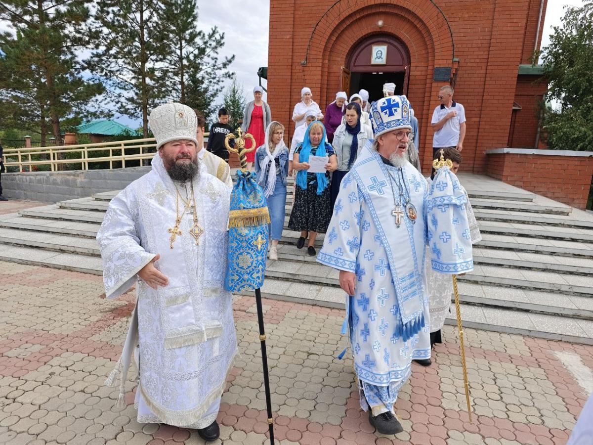 В праздник Нерукотворного Образа Спасителя архипастыри Забайкальской митрополии совершили Литургию в Спасском соборном храме в Краснокаменске