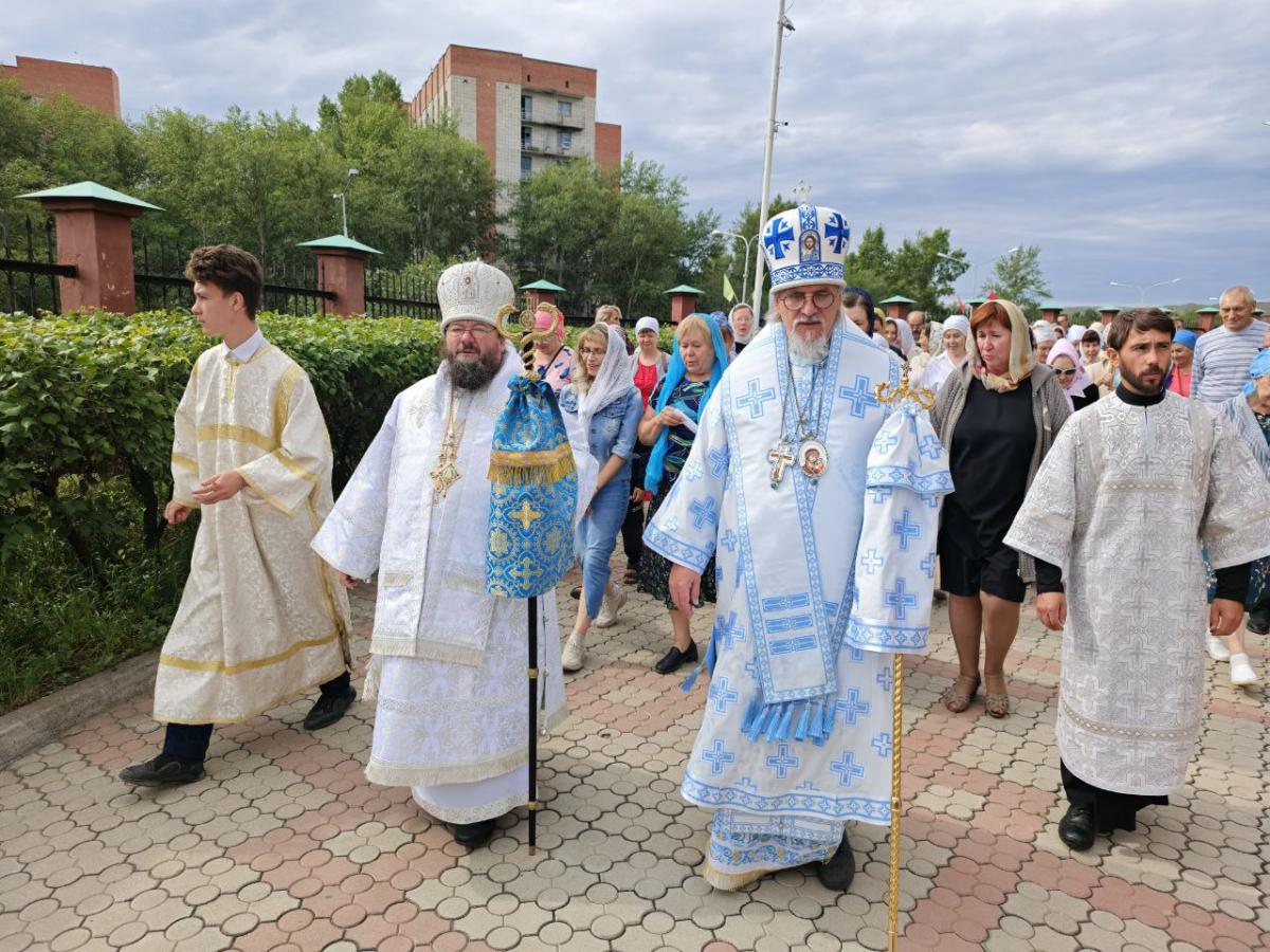 В праздник Нерукотворного Образа Спасителя архипастыри Забайкальской митрополии совершили Литургию в Спасском соборном храме в Краснокаменске