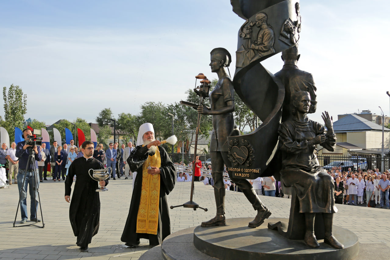 В Оренбурге открыли кардиологический корпус областной больницы и памятник медработникам