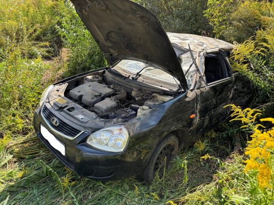 В ДТП под Орлом после опрокидывания легковушки пострадали три человека