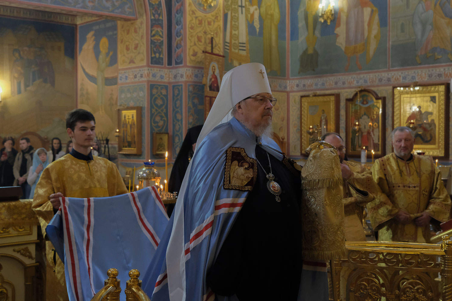 Правящий архиерей совершил всенощное бдение в храме иконы Божией Матери «Всецарица» города Красноярска