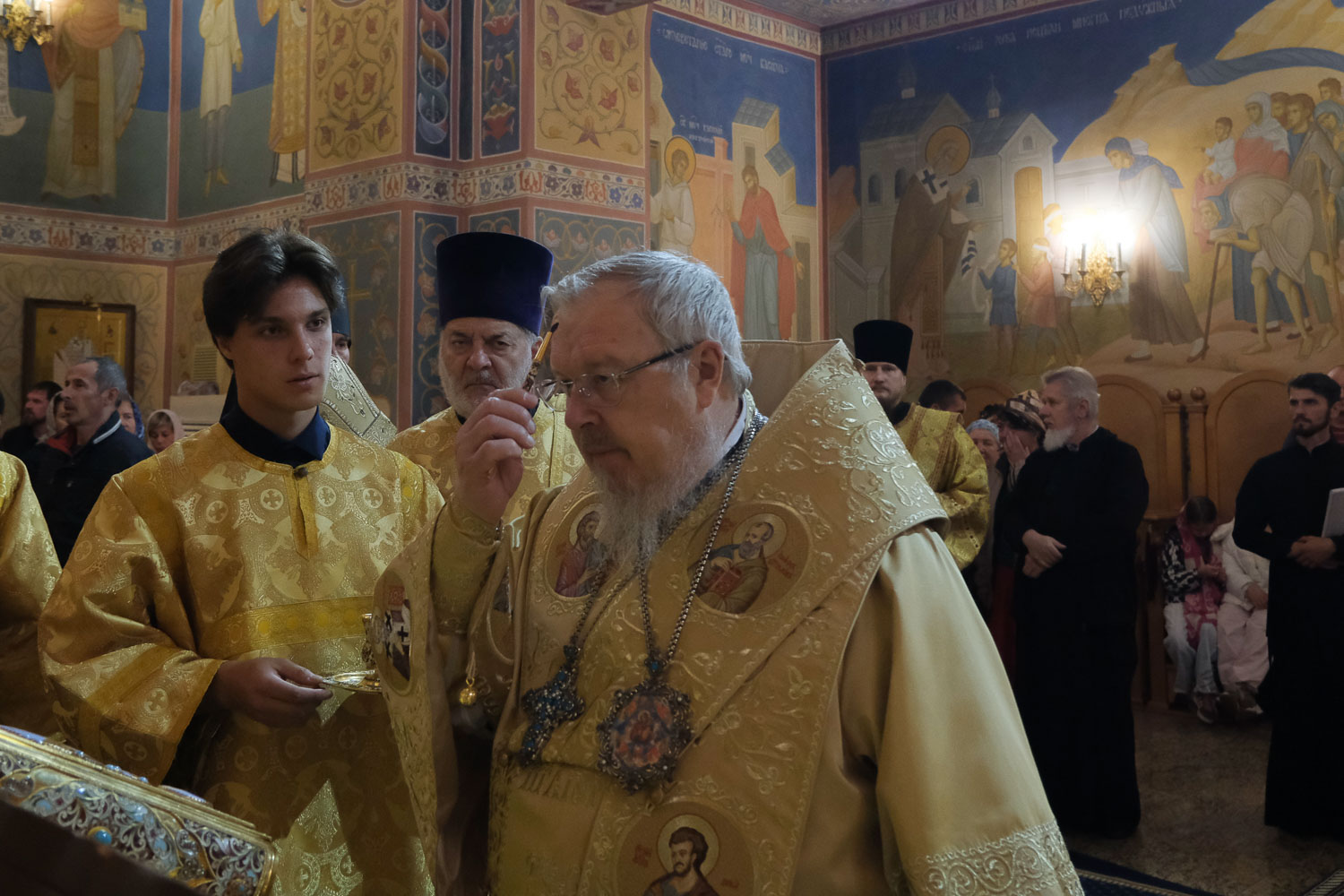 Правящий архиерей совершил всенощное бдение в храме иконы Божией Матери «Всецарица» города Красноярска