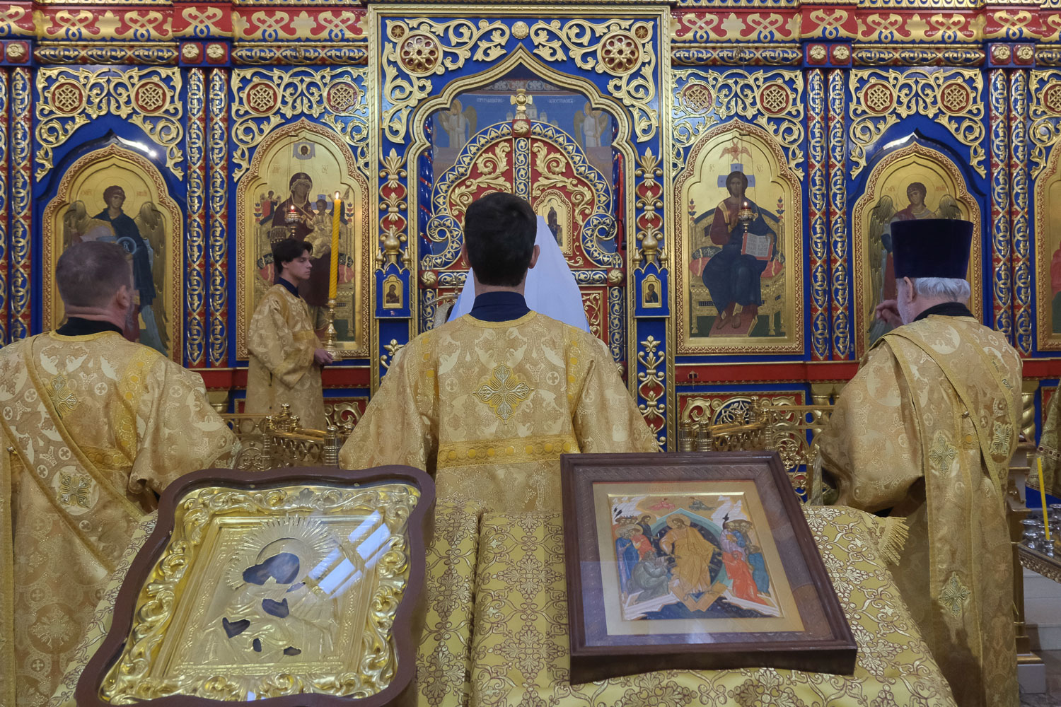 Правящий архиерей совершил всенощное бдение в храме иконы Божией Матери «Всецарица» города Красноярска