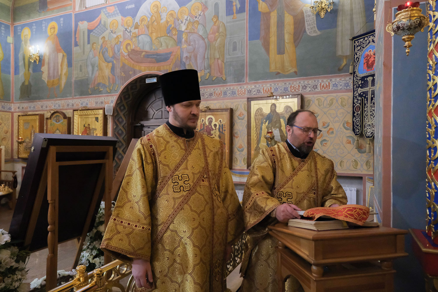 Правящий архиерей совершил всенощное бдение в храме иконы Божией Матери «Всецарица» города Красноярска