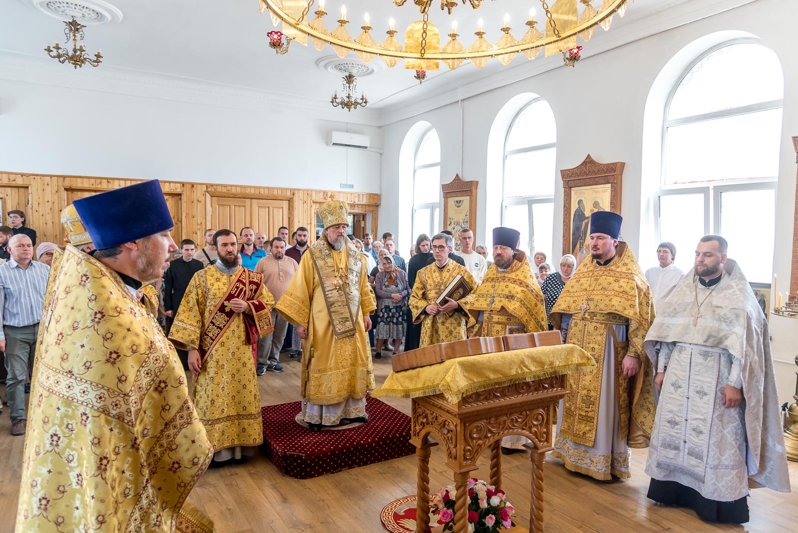 Митрополит Иоанн совершил Божественную литургию в домовом храме Белгородской семинарии