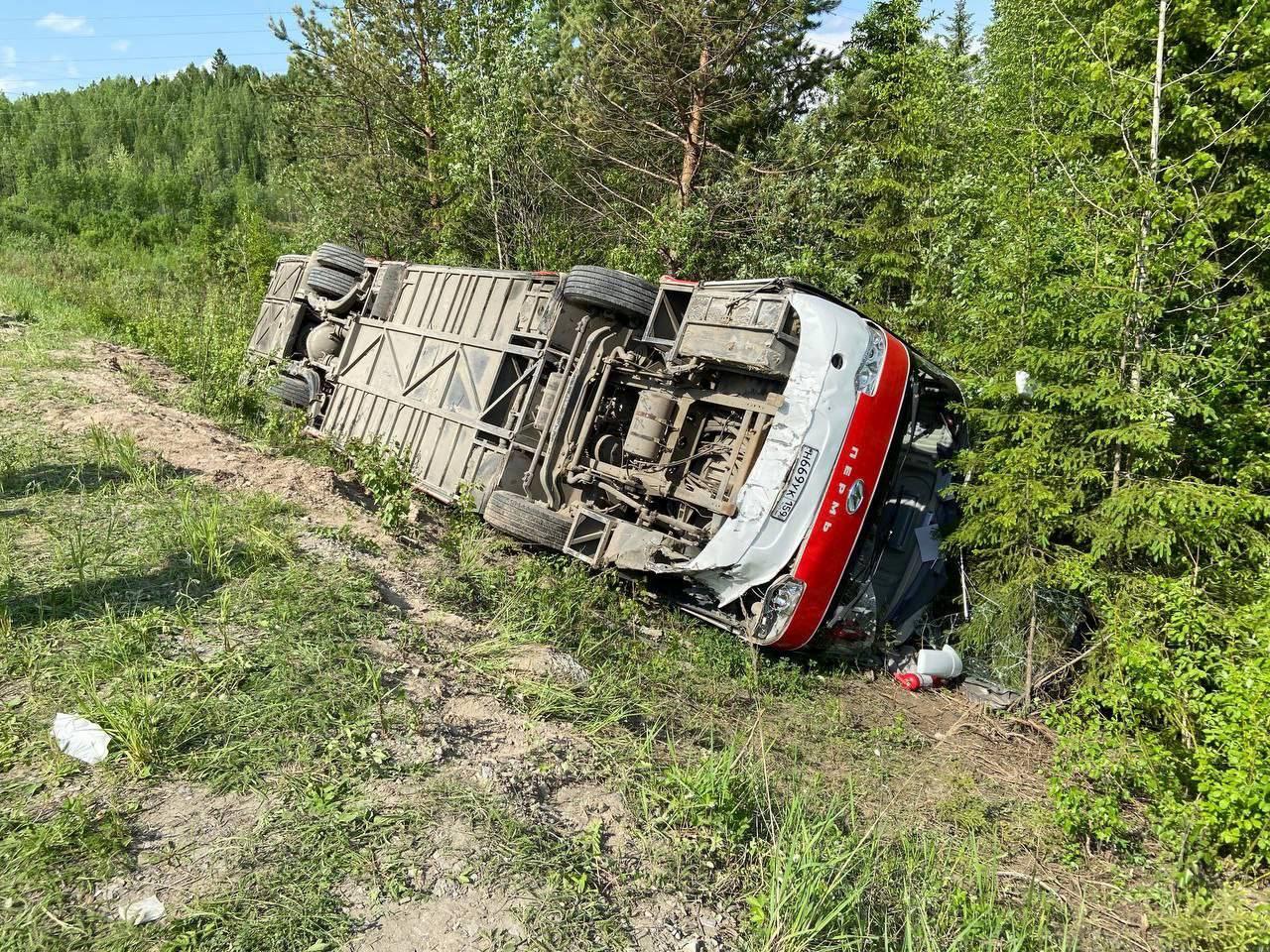 Прокуратура нашла нарушения в работе компании перевернувшегося в Прикамье автобуса