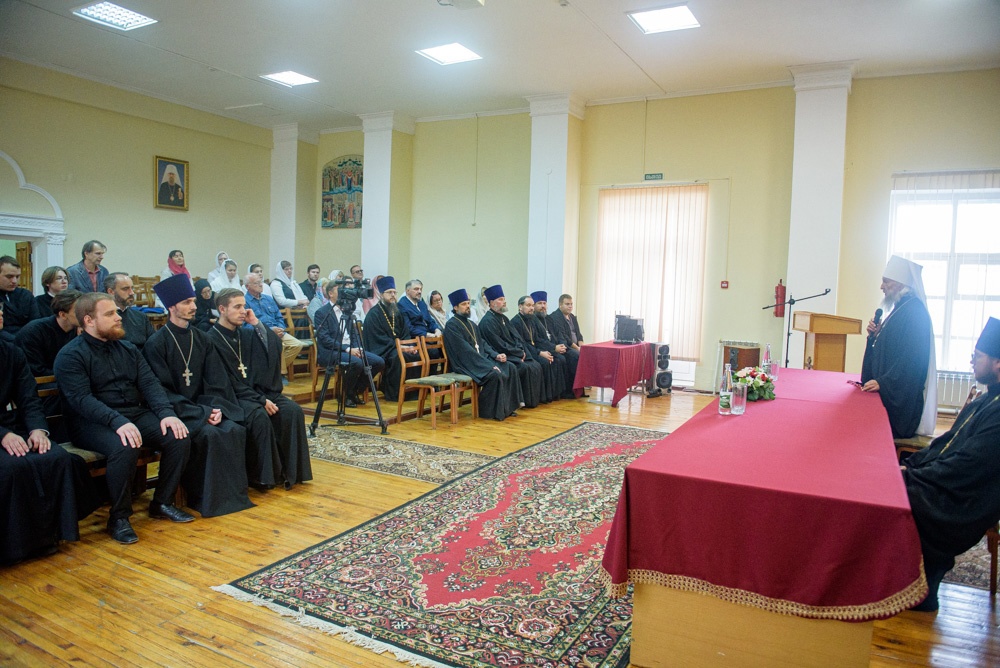 Митрополит Зиновий поздравил студентов и преподавателей Саранской Духовной Семинарии с началом нового учебного года