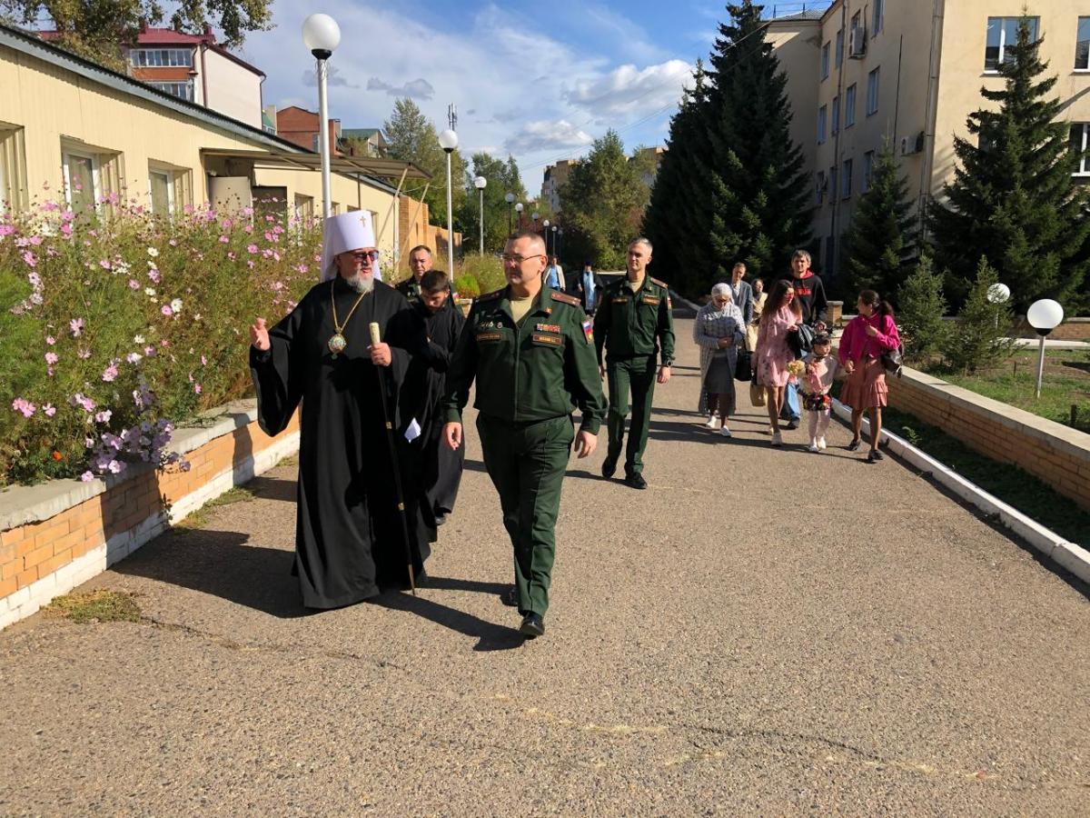 В Чите чудотворный список Казанской иконы Божией Матери был доставлен в военный госпиталь