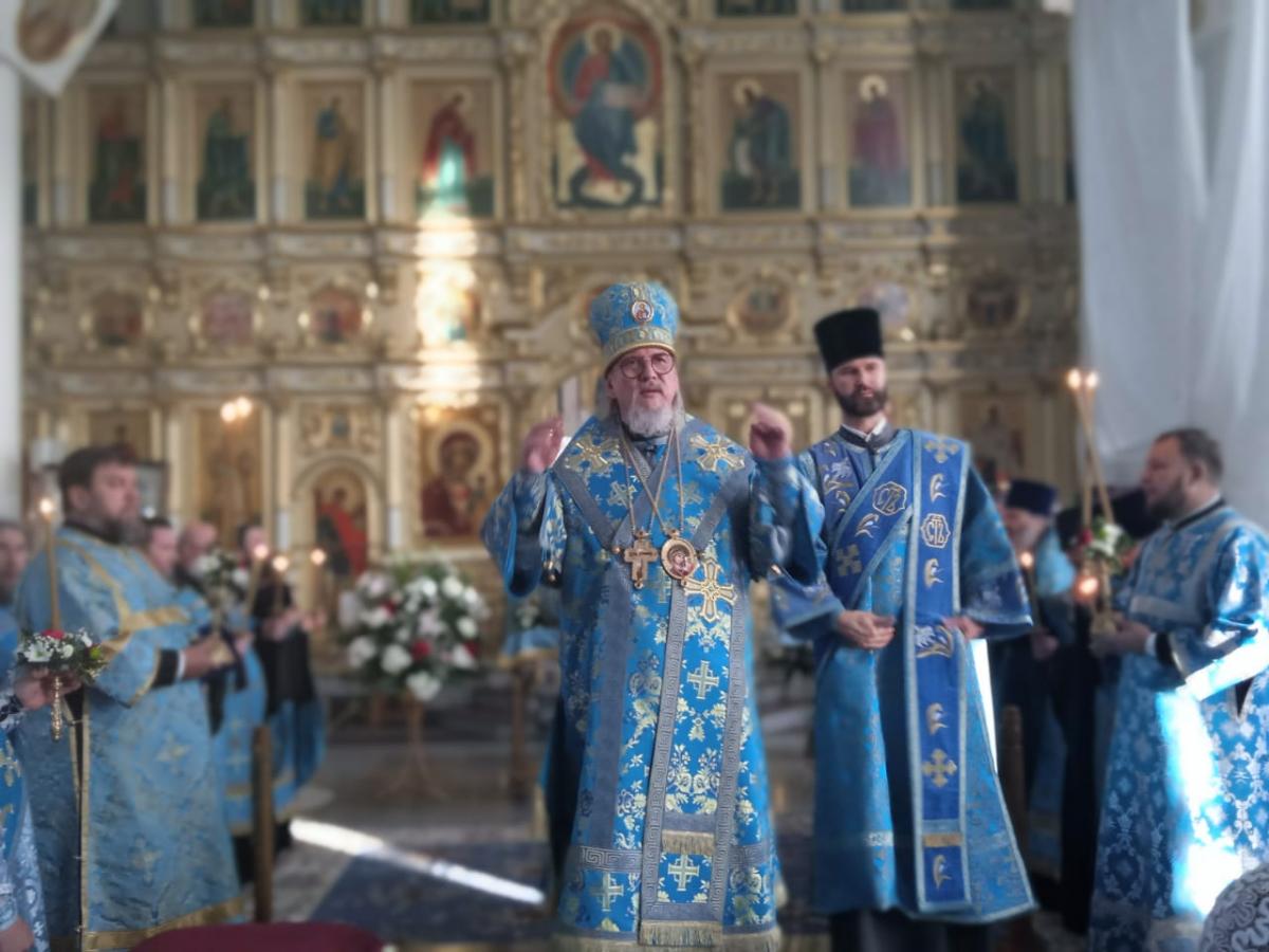 Накануне Недели 12-й по Пятидесятнице митрополит Димитрий совершил всенощное бдение в Казанском кафедральном соборе в Чите