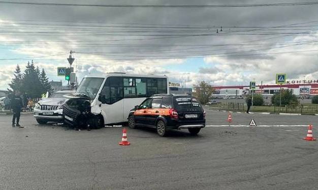 В Омске выросло число пострадавших в ДТП с маршруткой