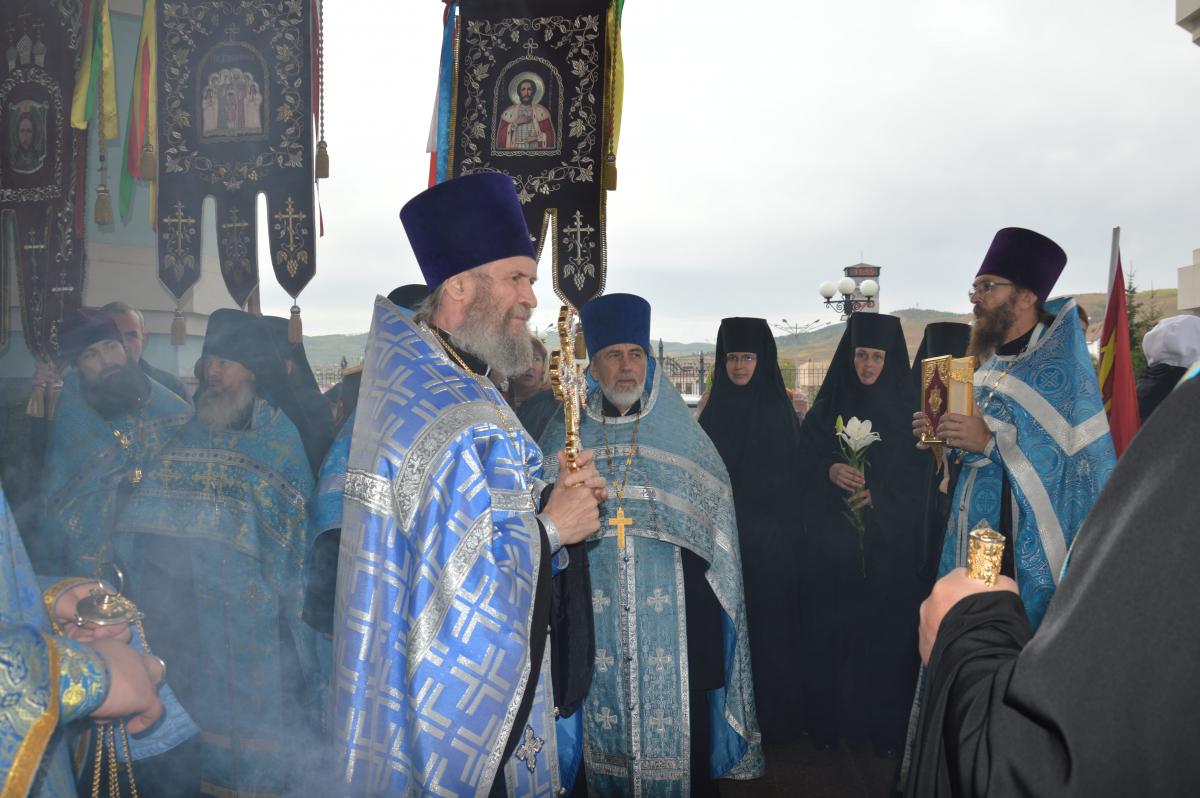 В кафедральном соборе в Чите совершены богослужения перед чудотворным списком Казанской иконы Божией Матери