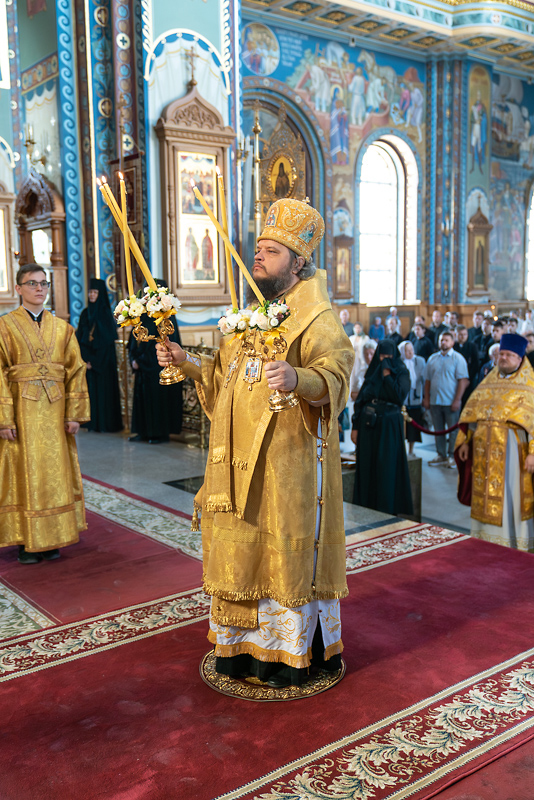 В праздник Собора Воронежских святых митрополит Воронежский и Лискинский Сергий возглавил Божественную литургию в сослужении Преосвященных Архипастырей и сонма духовенства