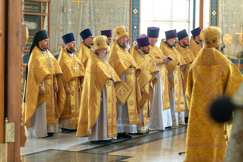 В праздник Собора Воронежских святых митрополит Воронежский и Лискинский Сергий возглавил Божественную литургию в сослужении Преосвященных Архипастырей и сонма духовенства