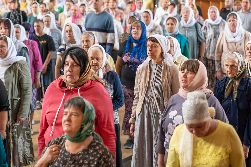 В праздник Собора Воронежских святых митрополит Воронежский и Лискинский Сергий возглавил Божественную литургию в сослужении Преосвященных Архипастырей и сонма духовенства