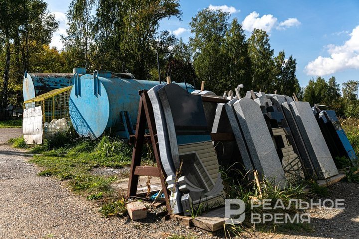 Смертельно дорого: кто устанавливает заоблачные цены на похороны в Казани