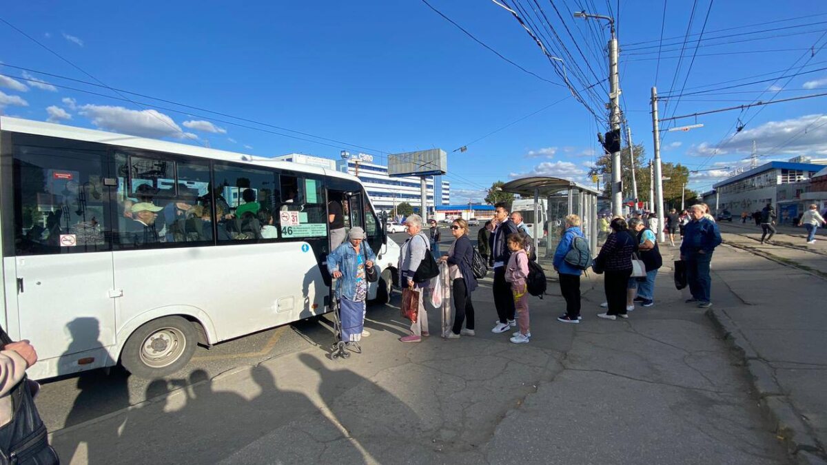 Остановка «Берилл» на новом месте огорчила саратовцев