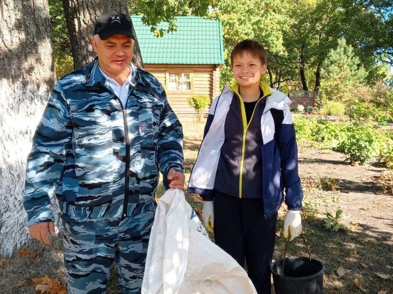 Проходит акция по сбору желудей дуба черешчатого