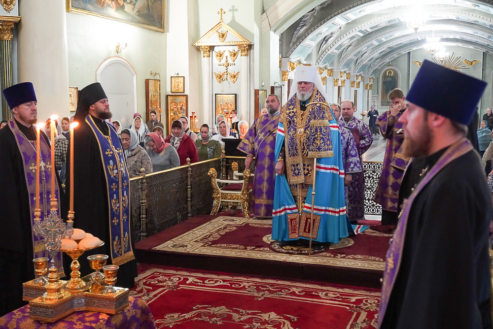 Всенощное бдение с чином Воздвижения Честного и Животворящего Креста Господня