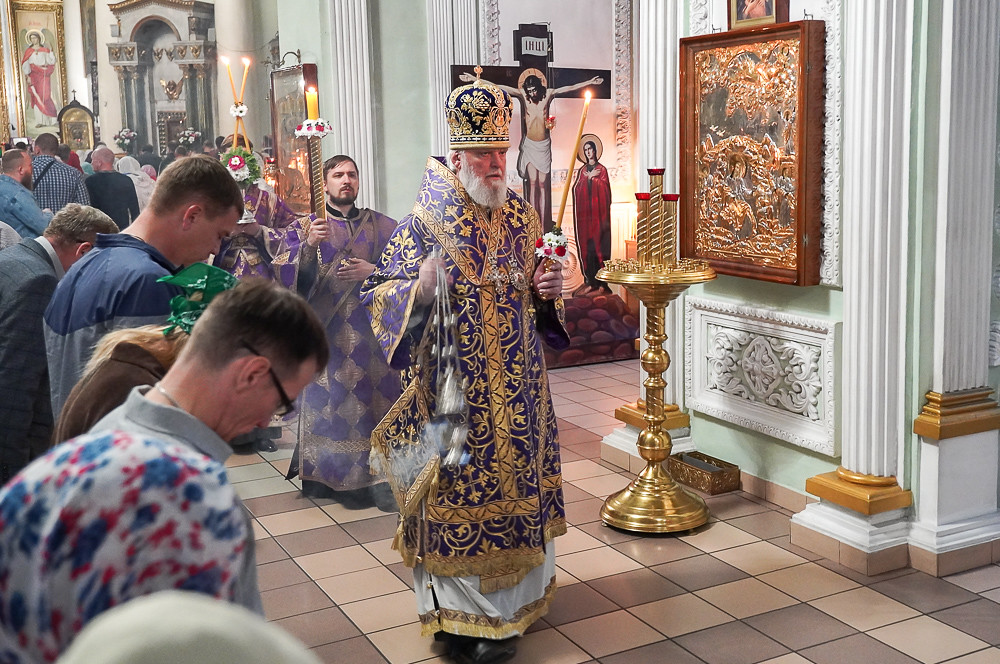 Всенощное бдение с чином Воздвижения Честного и Животворящего Креста Господня