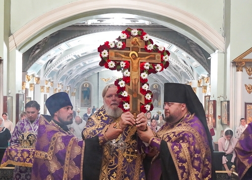 Всенощное бдение с чином Воздвижения Честного и Животворящего Креста Господня