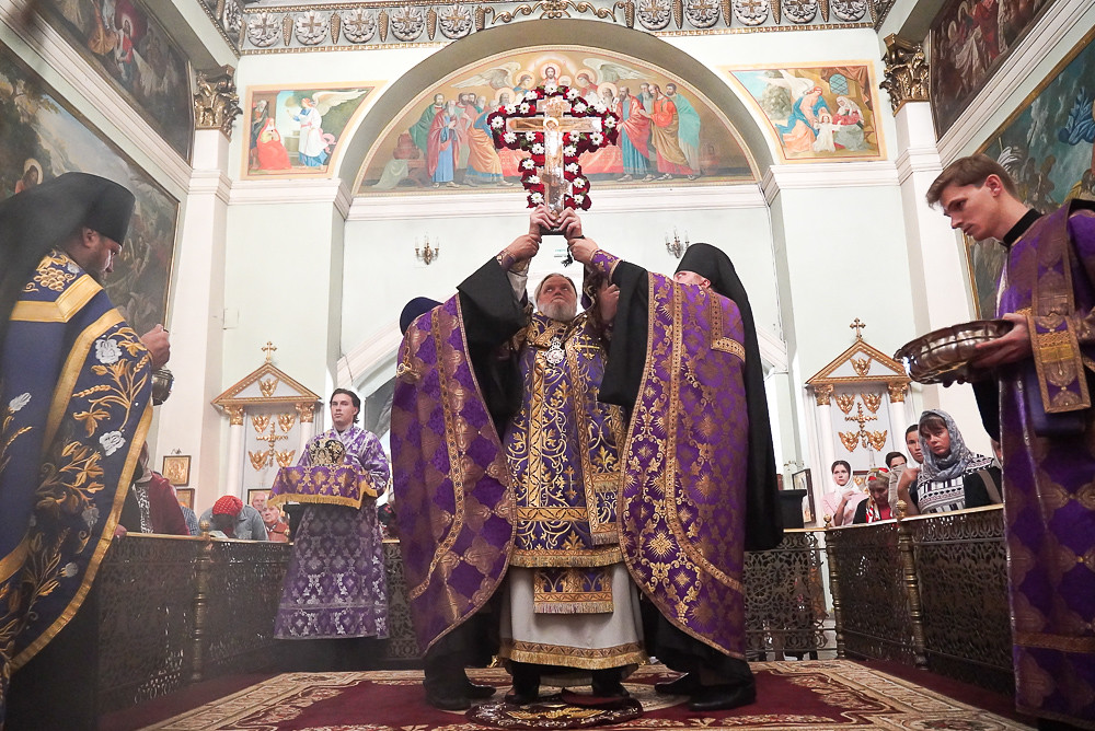 Всенощное бдение с чином Воздвижения Честного и Животворящего Креста Господня