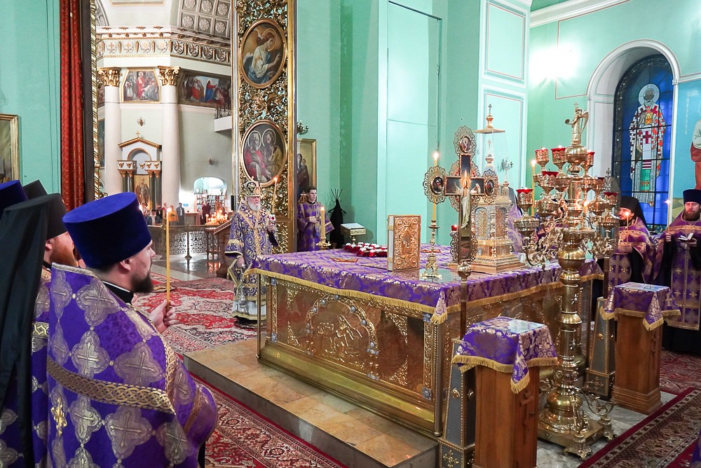 Всенощное бдение с чином Воздвижения Честного и Животворящего Креста Господня