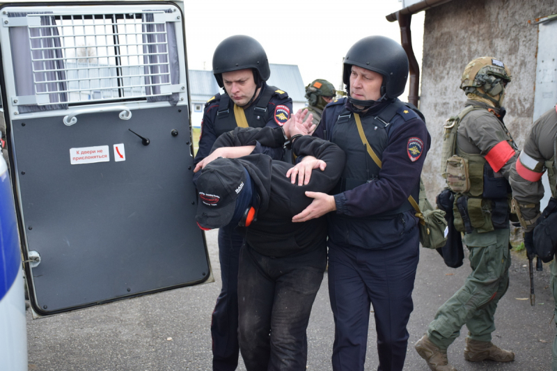 В Нарьян-Маре полицейские приняли участие в плановом антитеррористическом учении