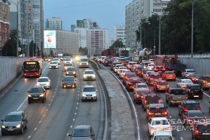 «Одной ногой вышли из рынка»: каждый второй легальный водитель такси оставляет работу