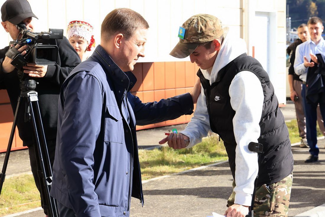 60 детей-сирот Республики Алтай получили ключи от новых квартир