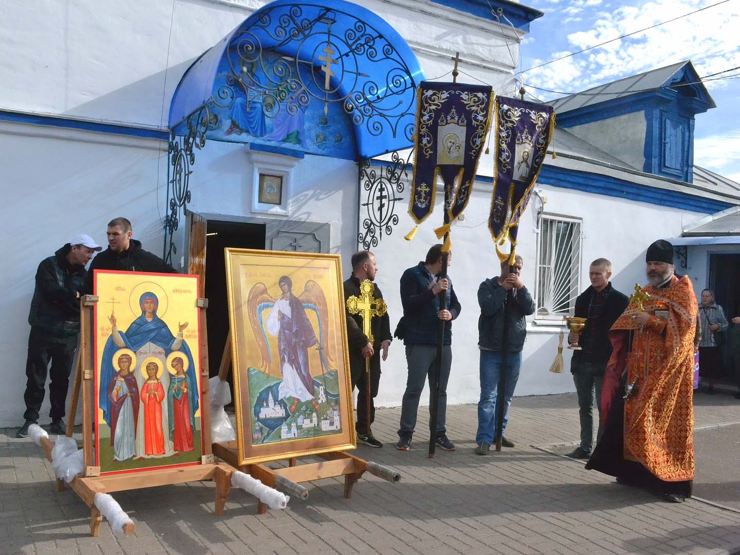 В ежегодном крестном ходе вокруг города Ворсма Павловского благочиния приняли участие более 100 человек