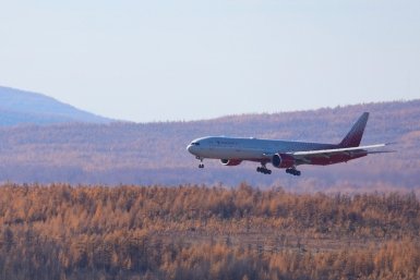 Итоги недели: сокращение авиарейсов, 100-летняя колымчанка, рыбаки в беде